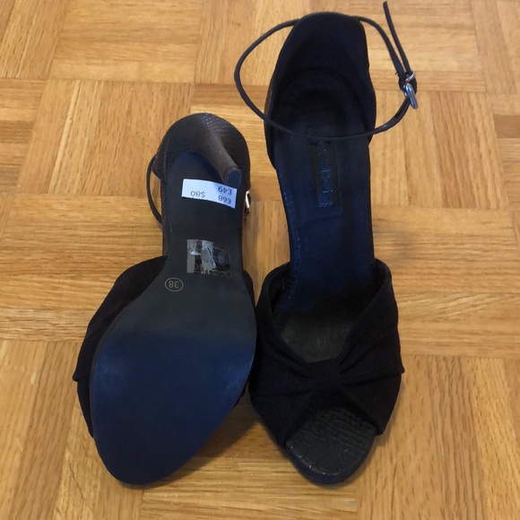 Open toe black ankle strap heels - Picture 3 of 3